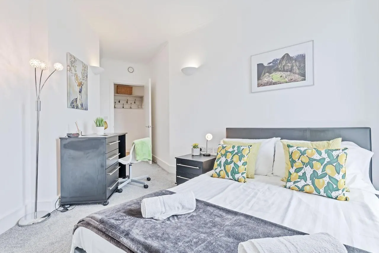 Panoramic Pad With Free Parking - By My Getaways Apartment Brighton