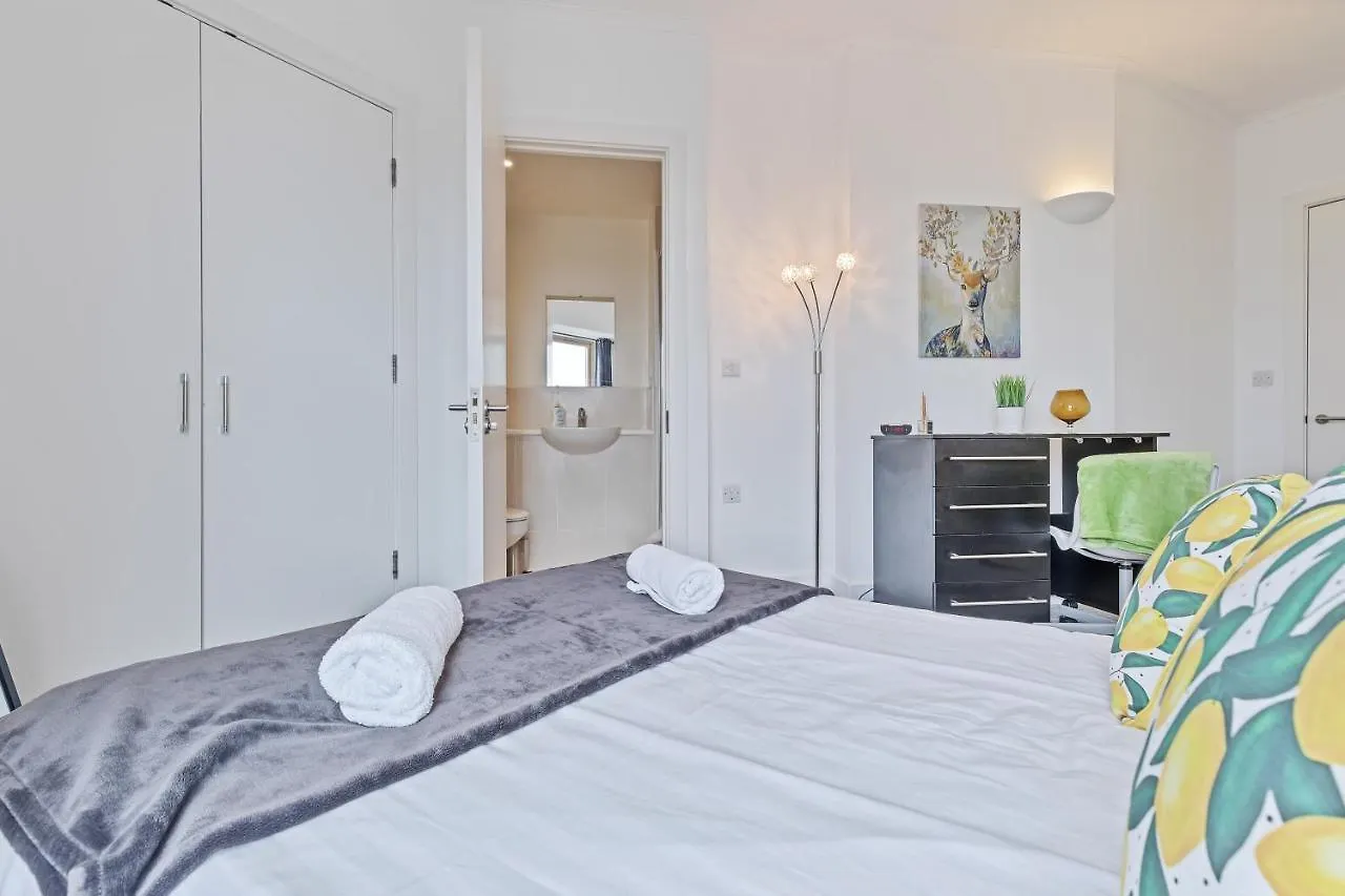 Panoramic Pad With Free Parking - By My Getaways Apartment Brighton